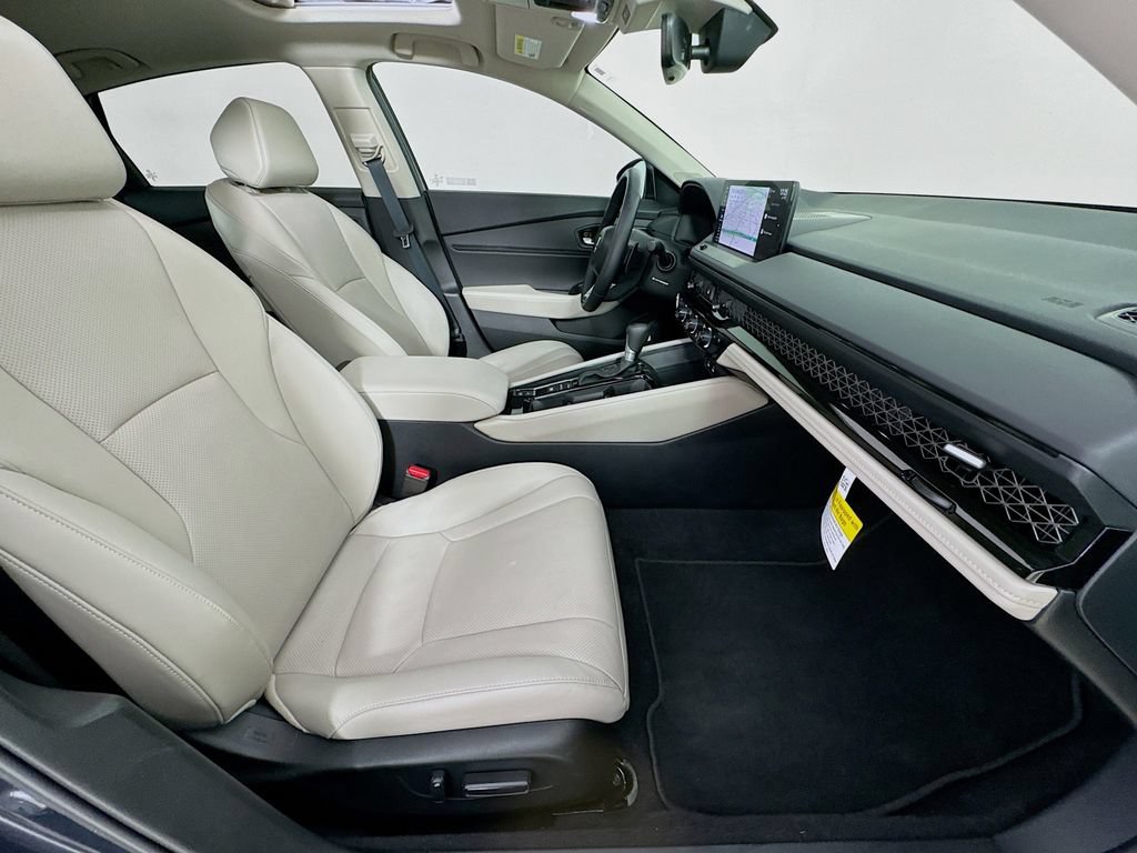 Certified 2025 Honda Accord Touring image 38