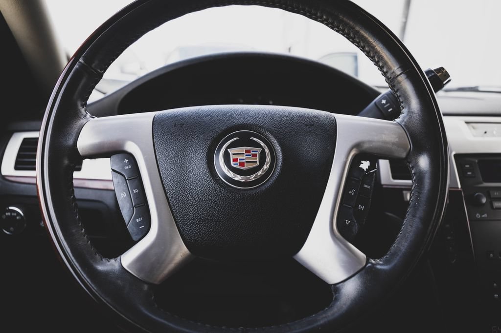 Used 2008 Cadillac Escalade ESV AWD image 9
