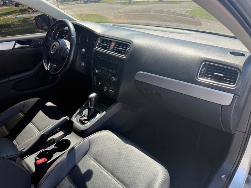 Used 2013 Volkswagen Jetta SE FWD image 19