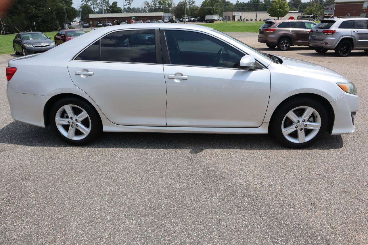 Used 2012 Toyota Camry SE FWD image 7