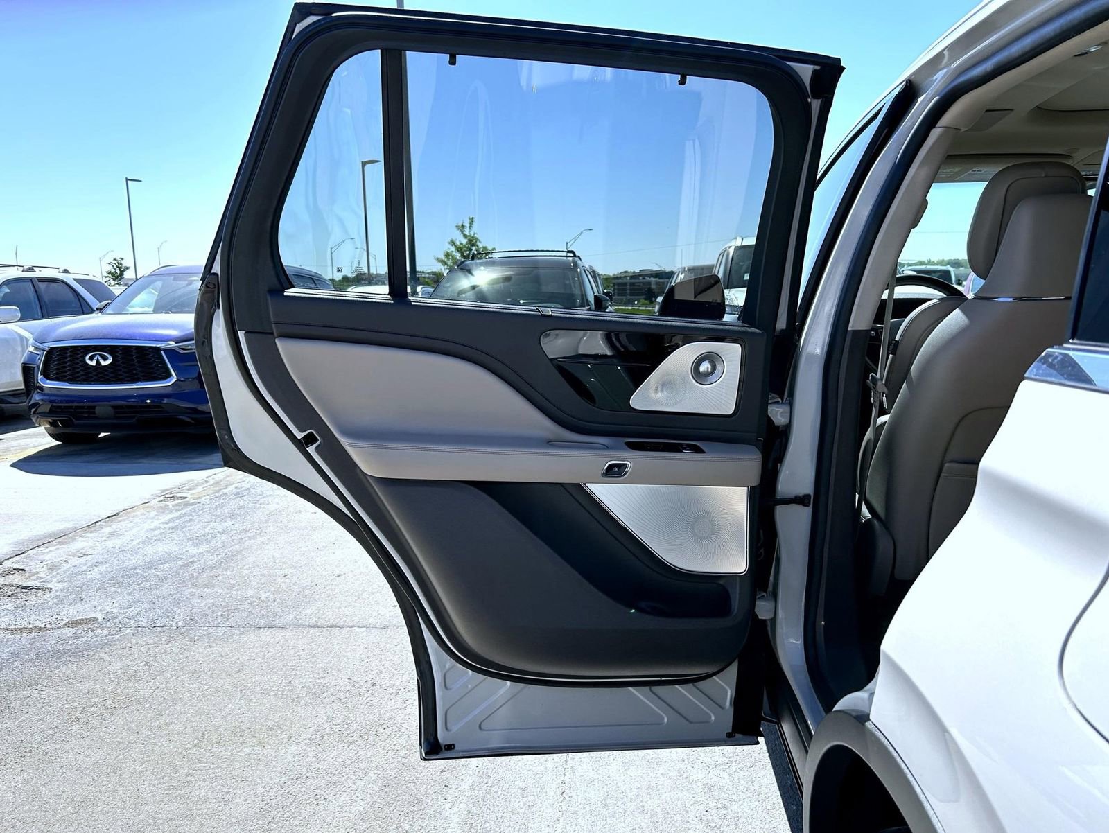 Used 2020 Lincoln Aviator Reserve w/ Equipment Group 202A AWD/4WD image 21