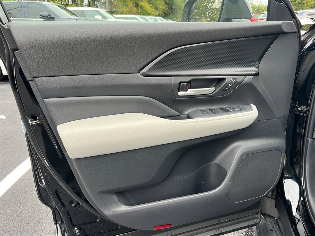New 2026 Toyota Grand Highlander AWD Hybrid image 10