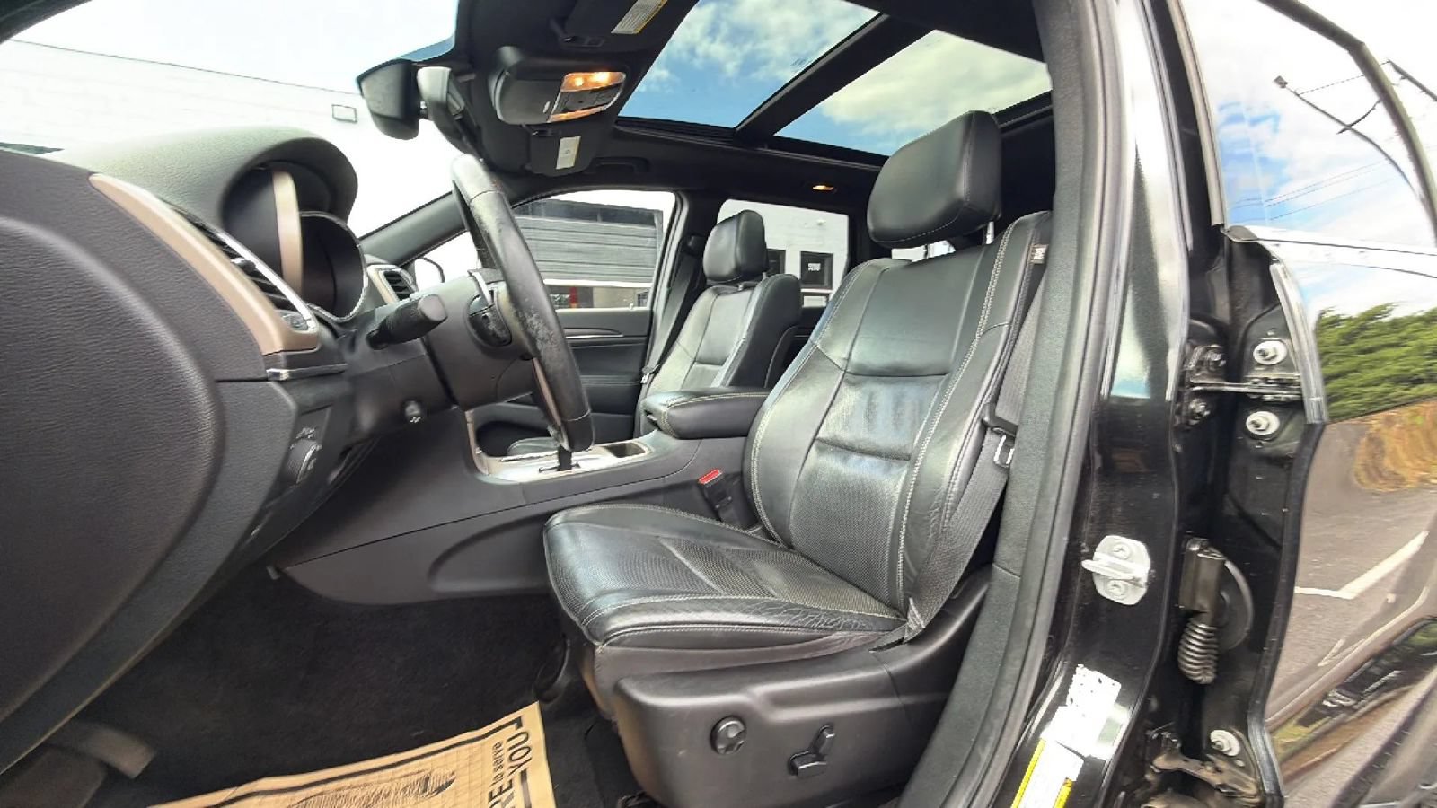 Used 2015 Jeep Grand Cherokee Limited w/ Luxury Group II RWD image 15