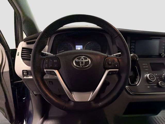 Used 2018 Toyota Sienna XLE FWD image 9