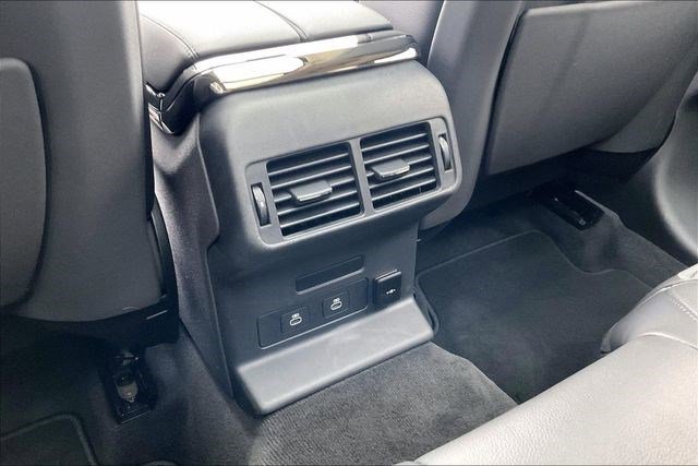 Used 2025 Land Rover Range Rover Velar Dynamic SE image 39
