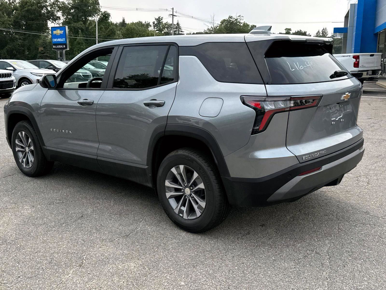 New 2026 Chevrolet Equinox LT w/ Convenience Package II image 2