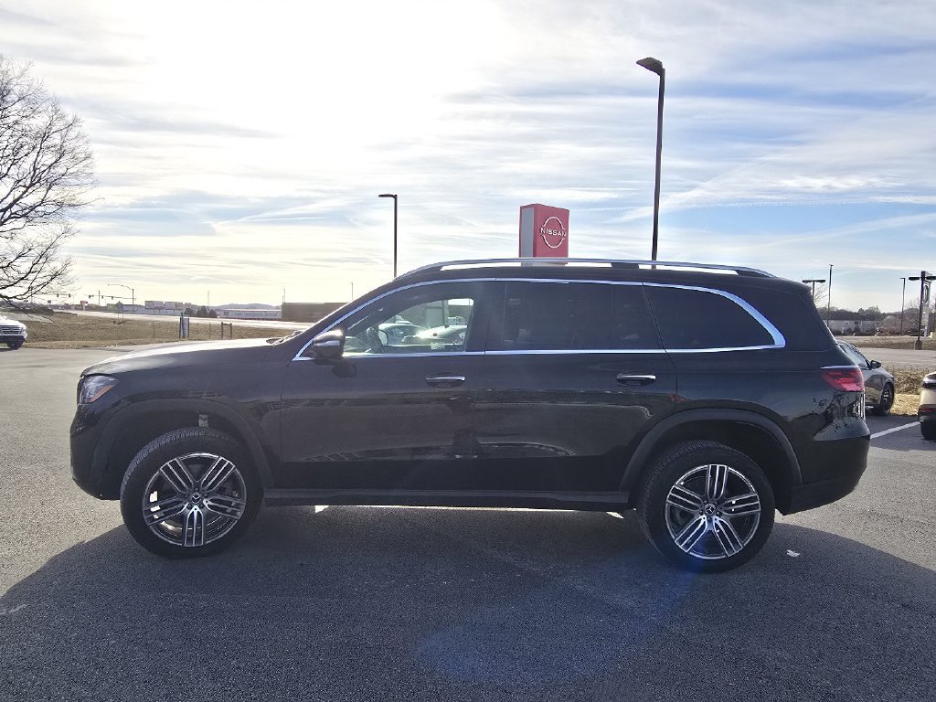 Used 2025 Mercedes-Benz GLS 450 4MATIC image 11