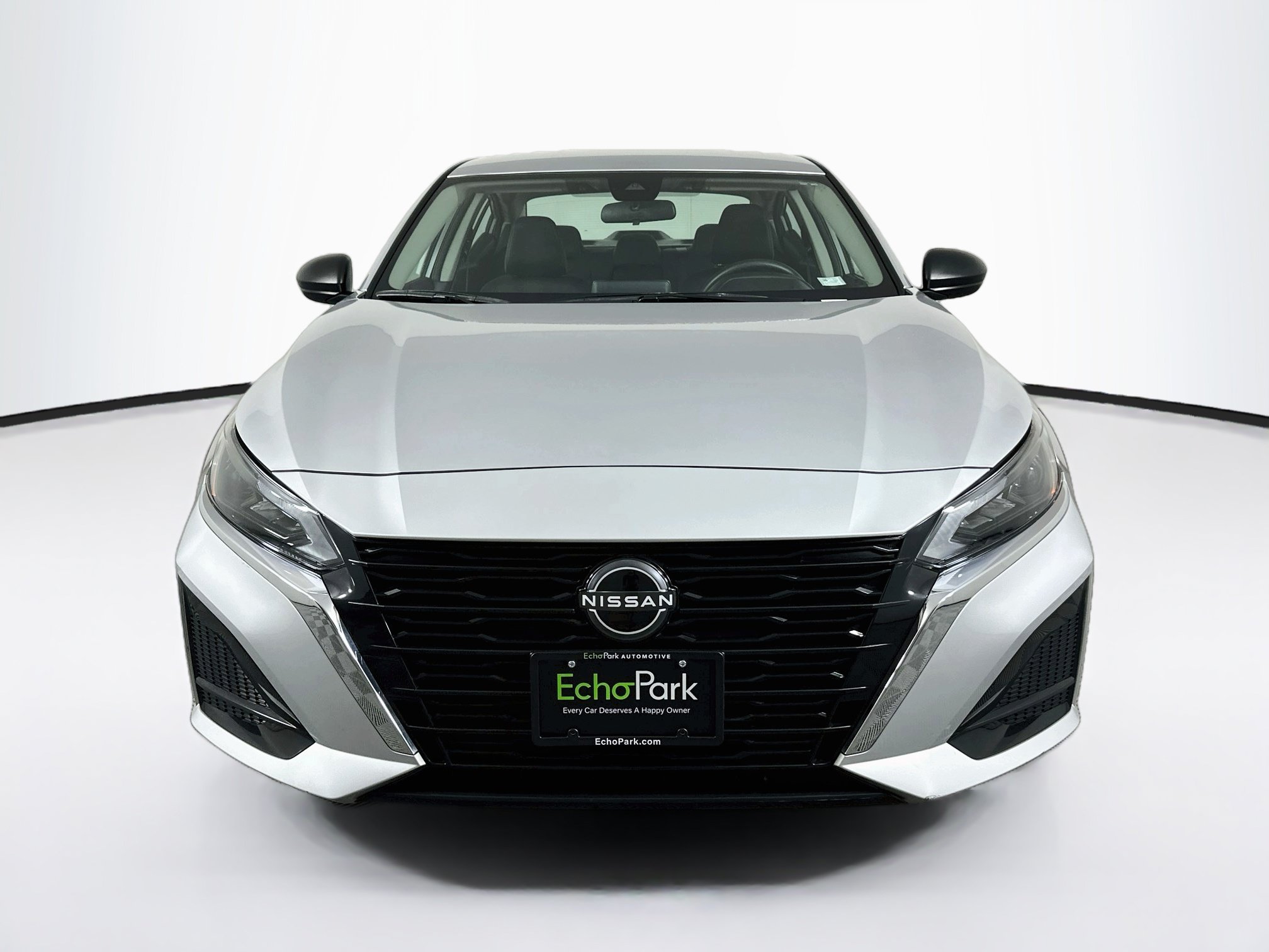 Used 2024 Nissan Altima 2.5 SV FWD image 2