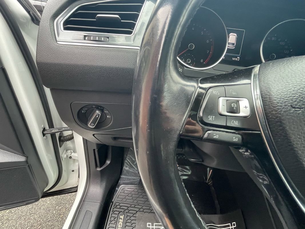 Used 2018 Volkswagen Tiguan SEL image 14