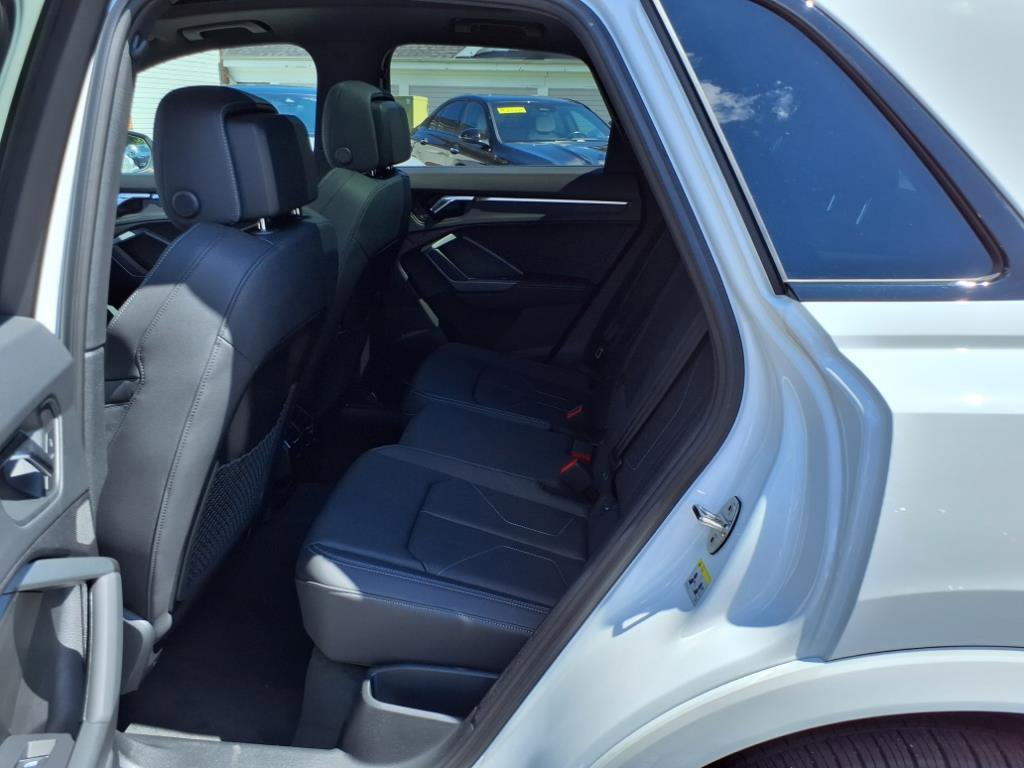 New 2025 Audi Q3 2.0T Premium image 11
