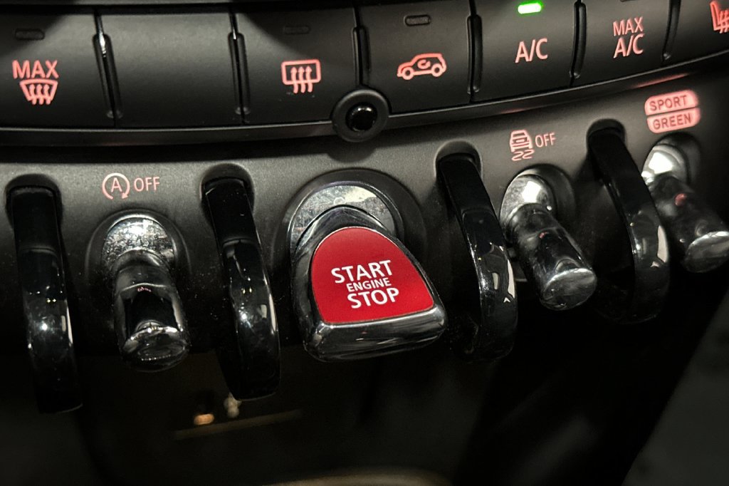 Used 2024 MINI Cooper S FWD image 26
