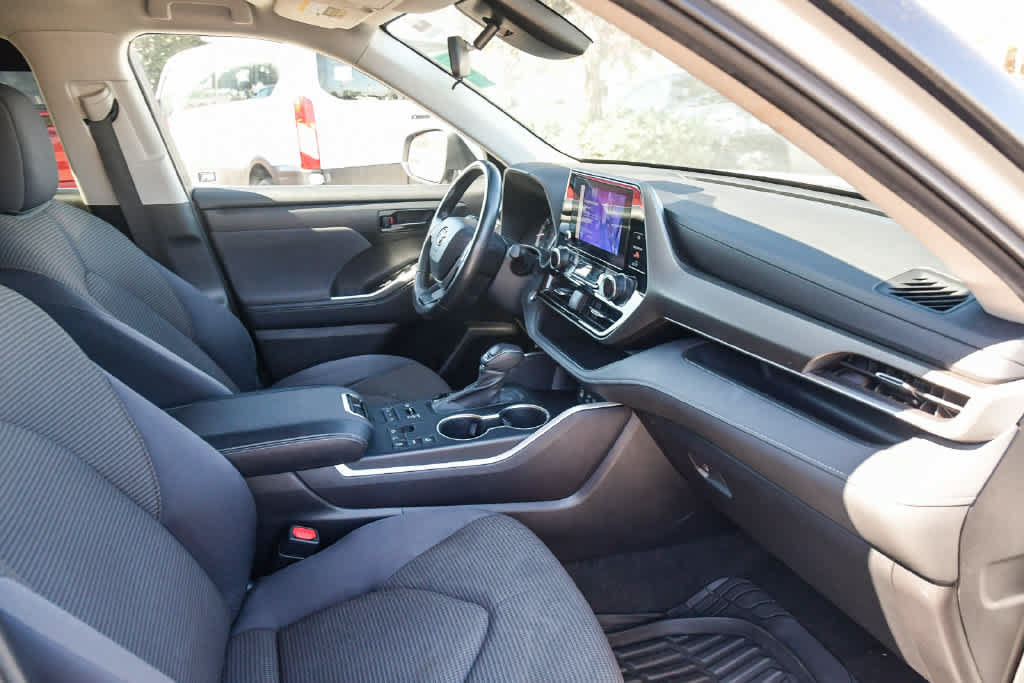 Certified 2023 Toyota Highlander LE AWD/4WD image 15
