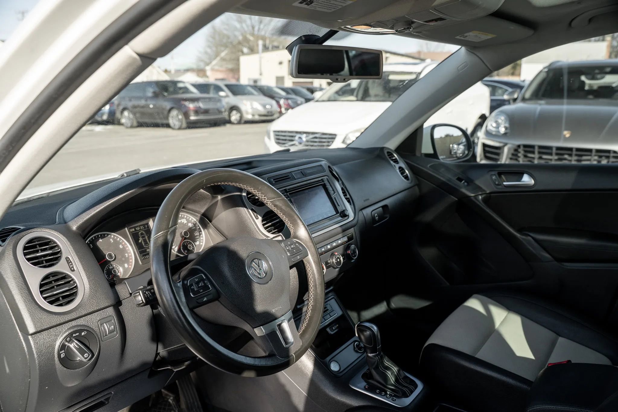 Used 2016 Volkswagen Tiguan SE image 6