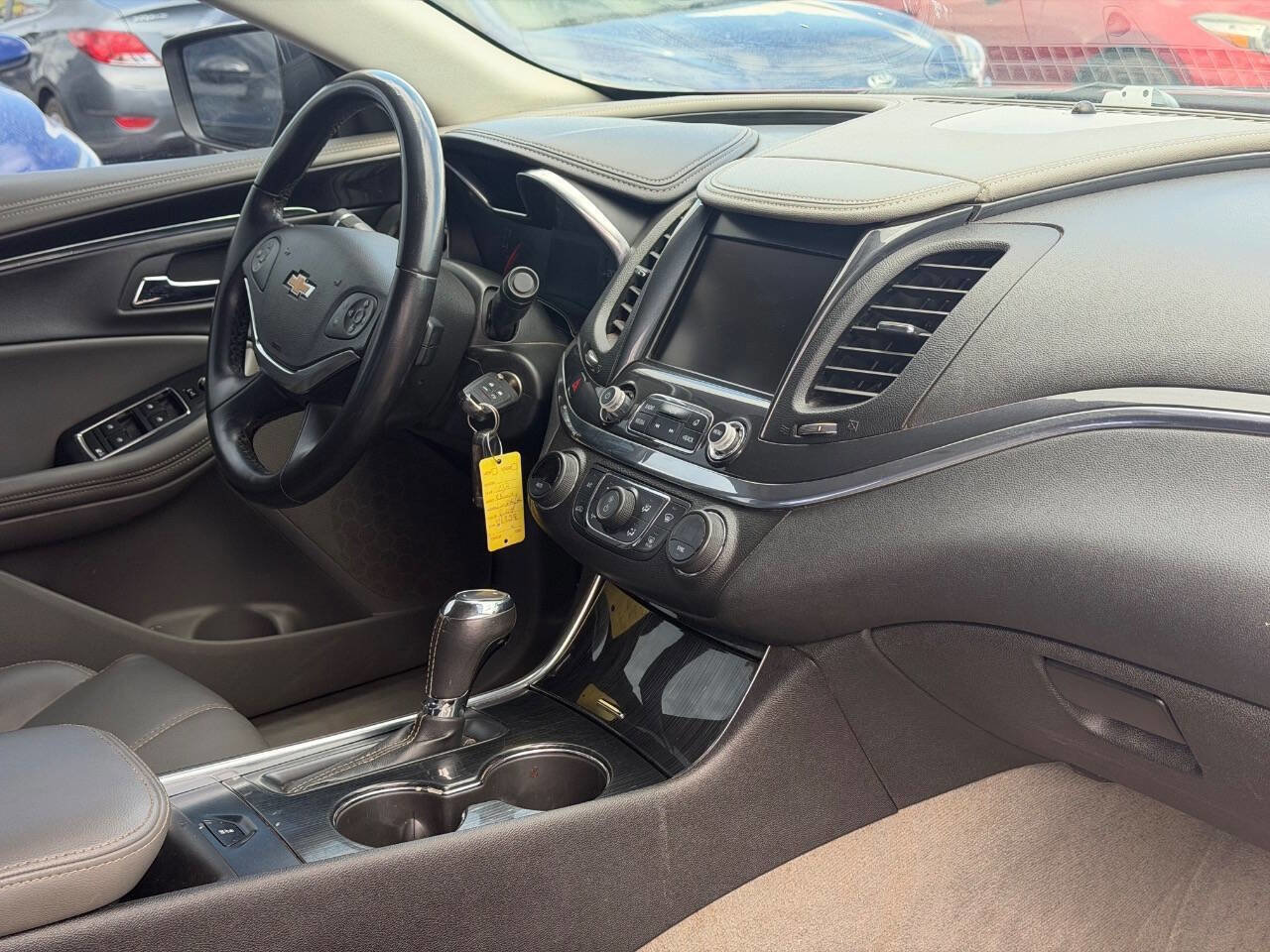 Used 2017 Chevrolet Impala LT w/ Convenience Package image 32