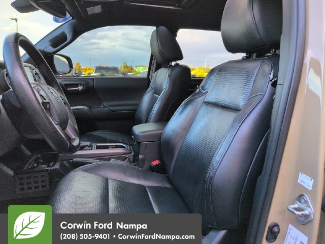 Used 2020 Toyota Tacoma TRD Sport w/ TRD Premium Sport Package AWD/4WD image 24