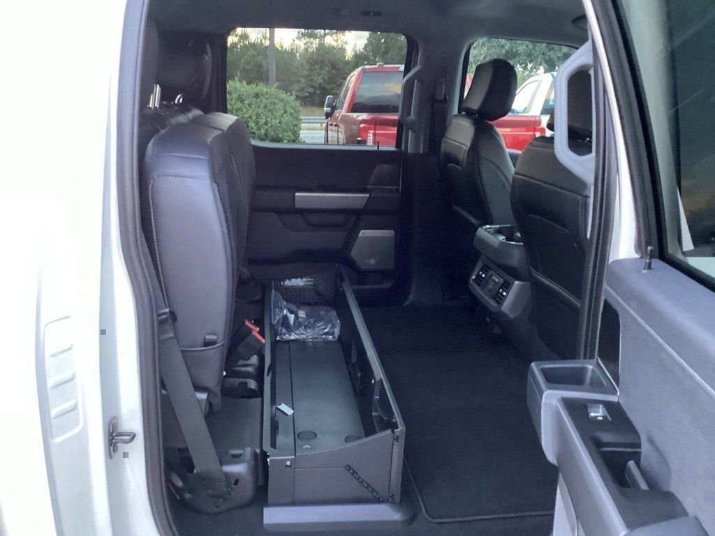 New 2026 Ford F250 Lariat w/ Black Appearance Package image 42