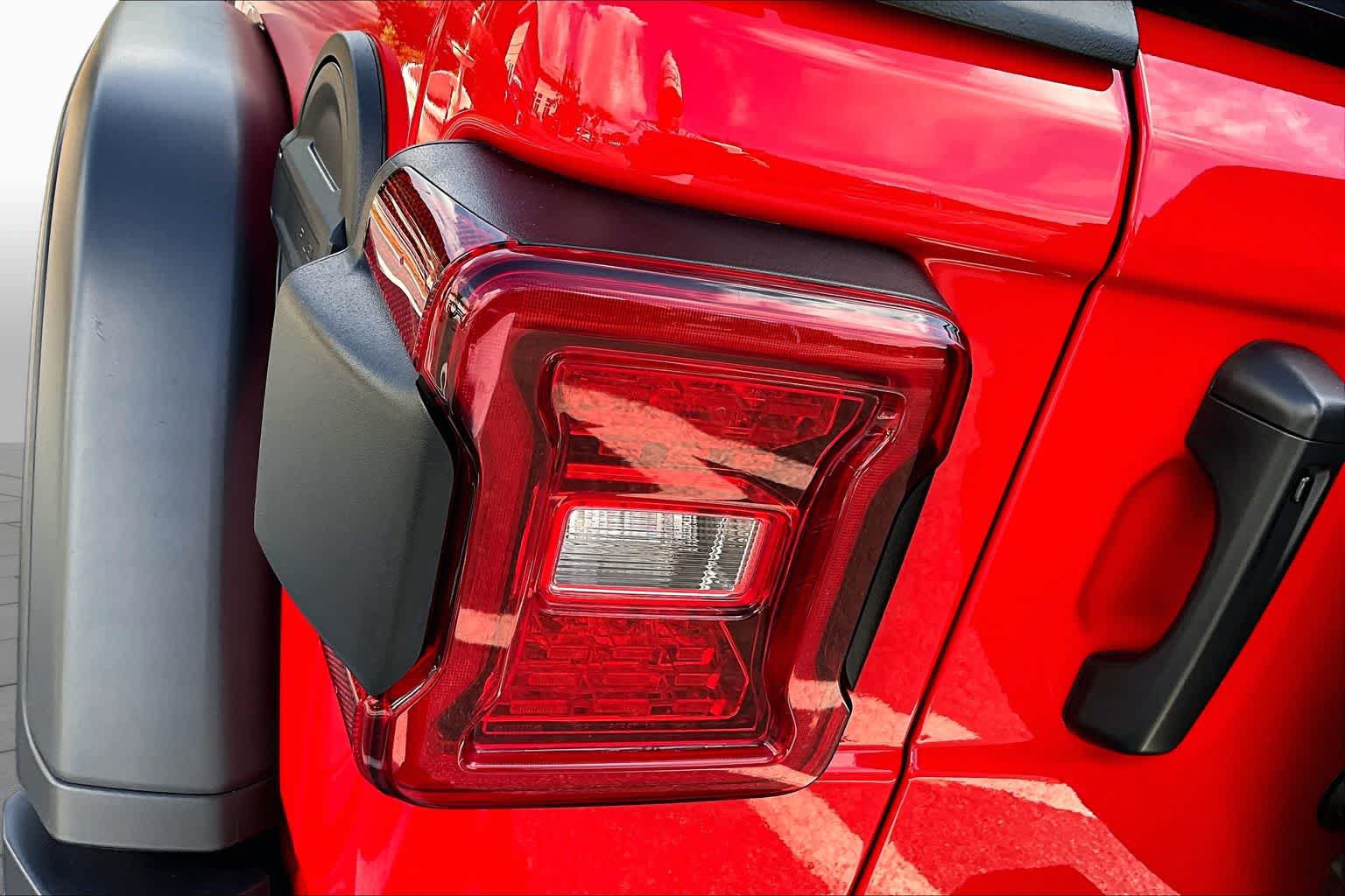 Used 2025 Jeep Wrangler Unlimited Rubicon AWD/4WD image 28