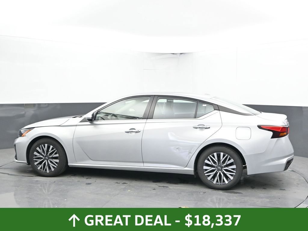 Used 2023 Nissan Altima 2.5 SV FWD image 9
