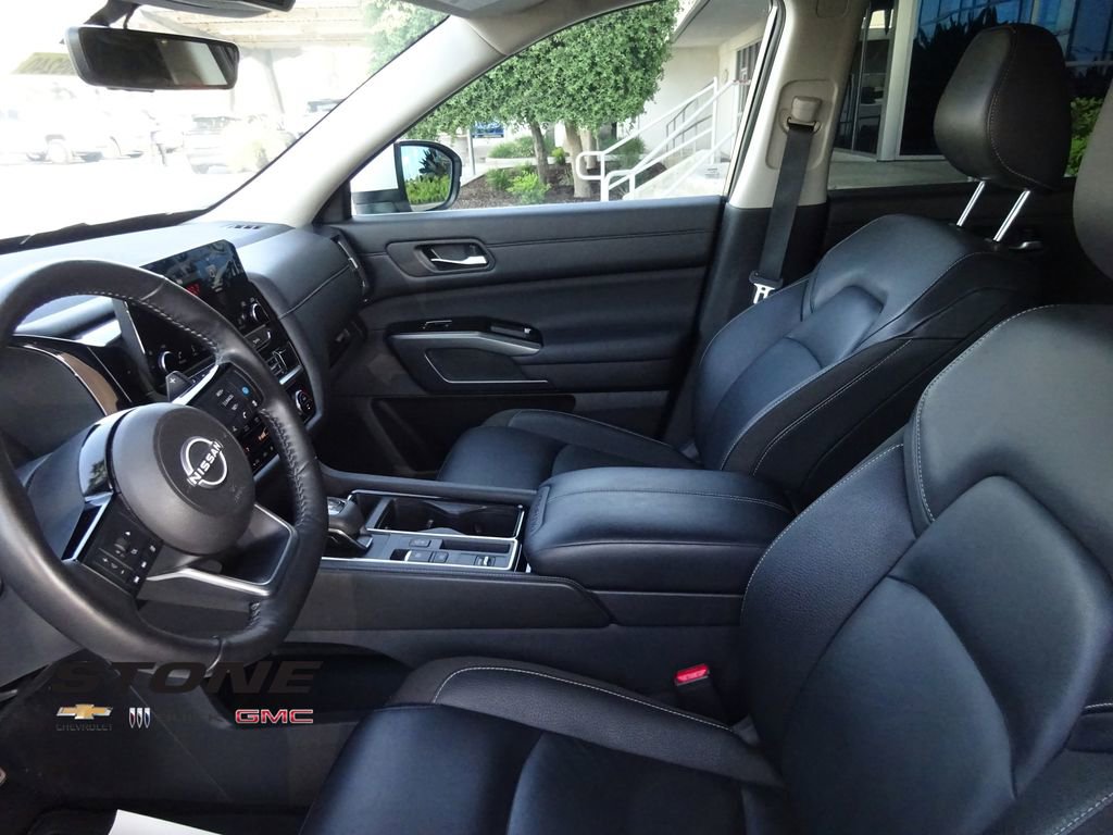 Used 2024 Nissan Pathfinder SL image 13