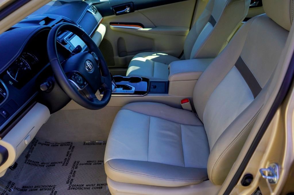 Used 2012 Toyota Camry XLE w/ Leather Pkg image 10