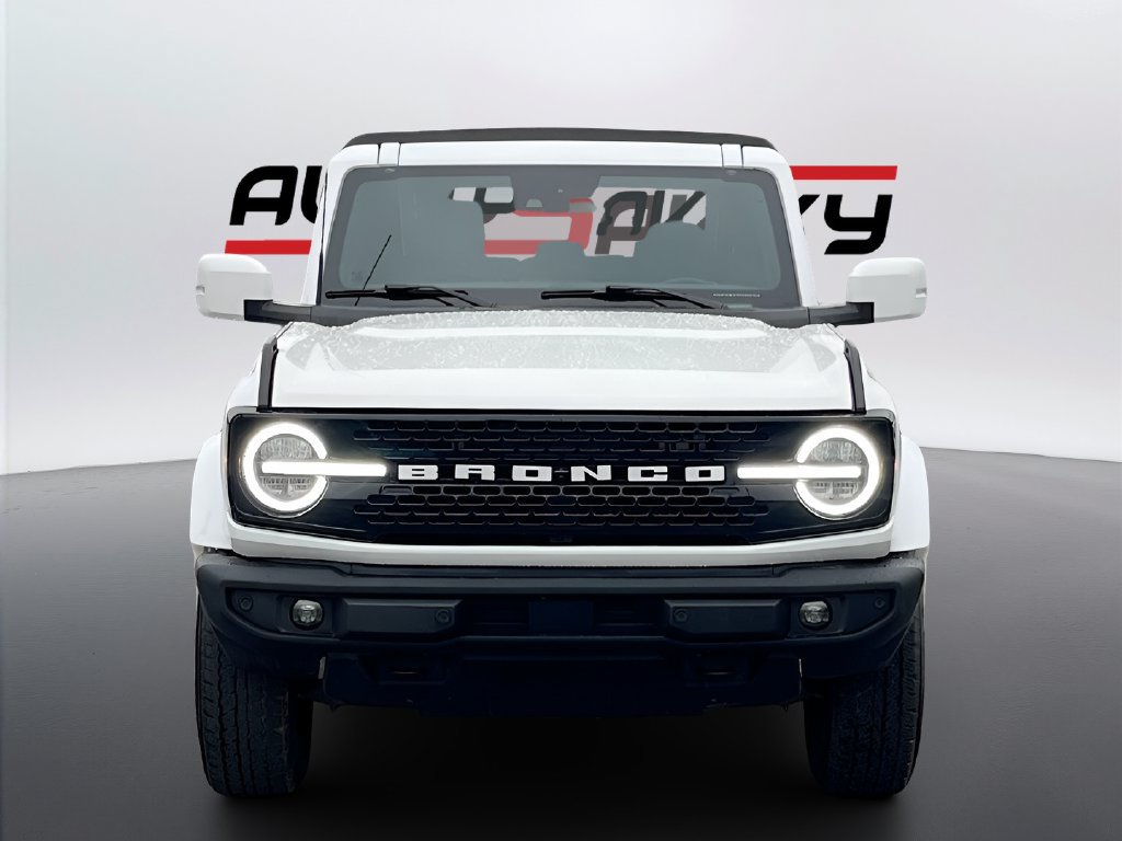 Used 2022 Ford Bronco Outer Banks AWD/4WD image 2