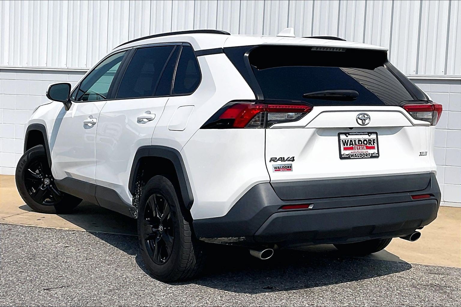 Used 2021 Toyota RAV4 XLE FWD image 15