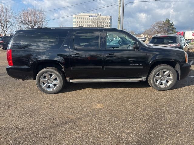 Used 2011 GMC Yukon XL SLT AWD/4WD image 2