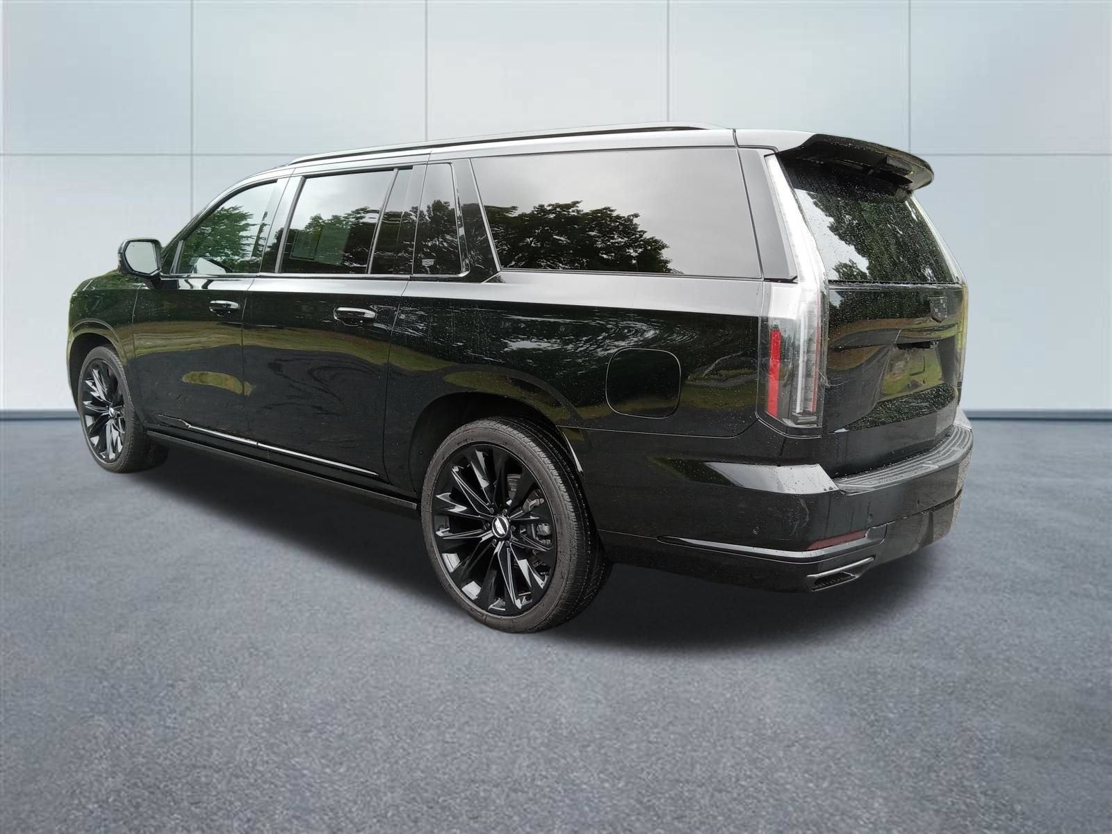 Used 2026 Cadillac Escalade ESV Sport w/ LPO, ONYX Package AWD/4WD image 3