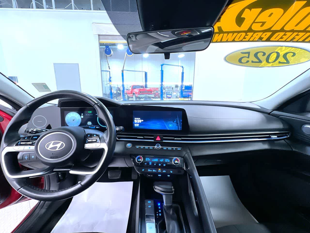 Used 2025 Hyundai Elantra SEL FWD image 23