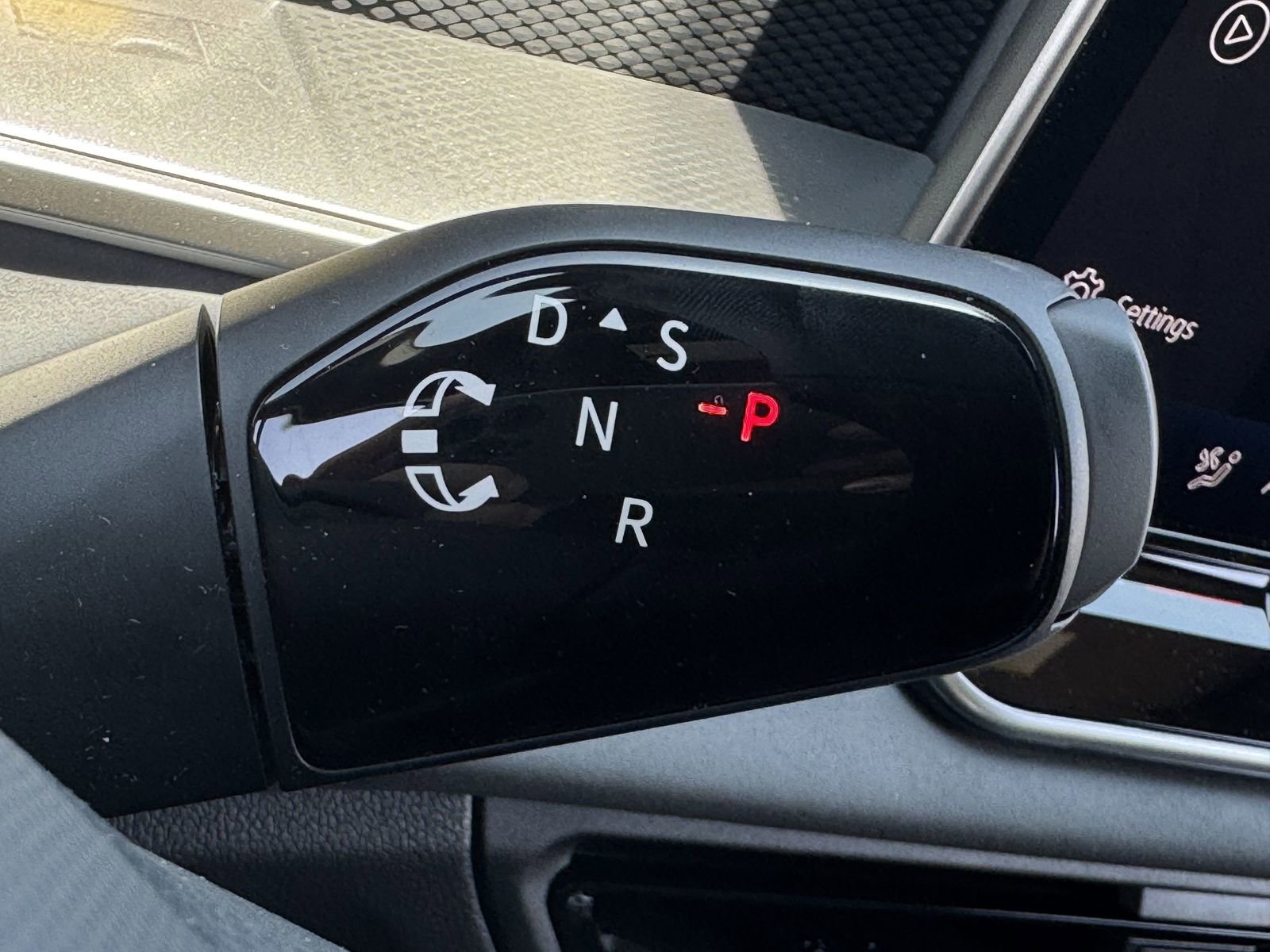 New 2026 Volkswagen Tiguan SE R-Line FWD image 21