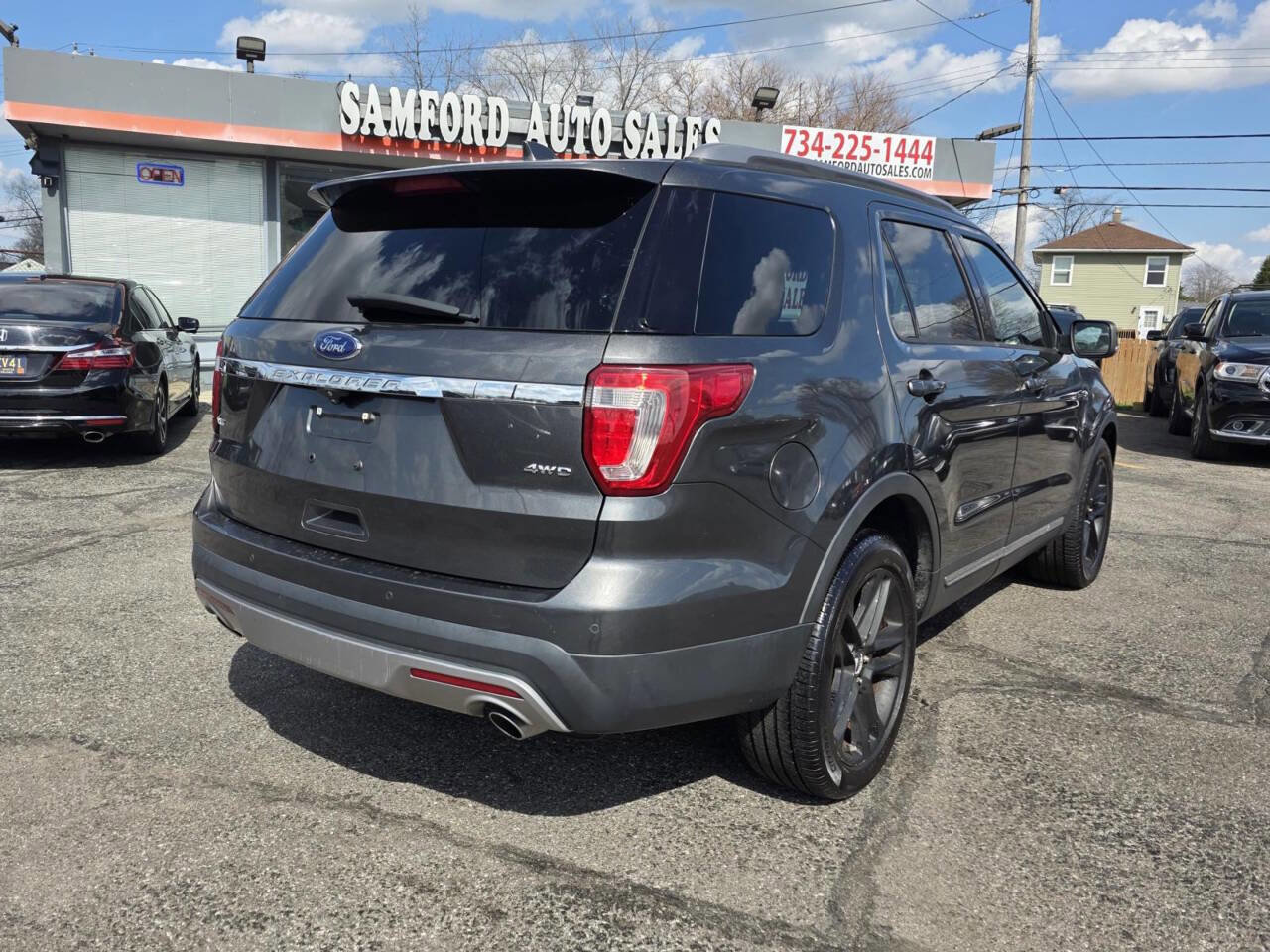 Used 2016 Ford Explorer XLT w/ Equipment Group 202A image 5
