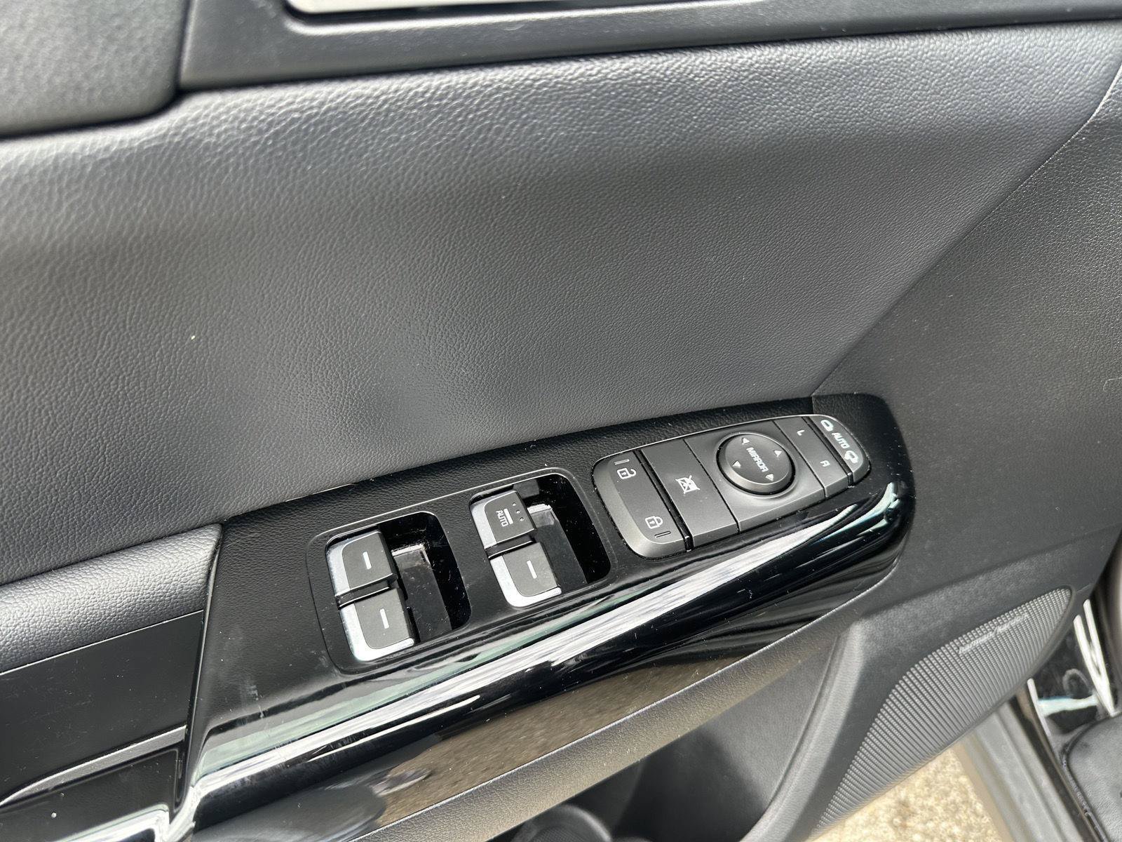 Used 2021 Kia Sportage EX w/ EX Technology Package FWD image 15