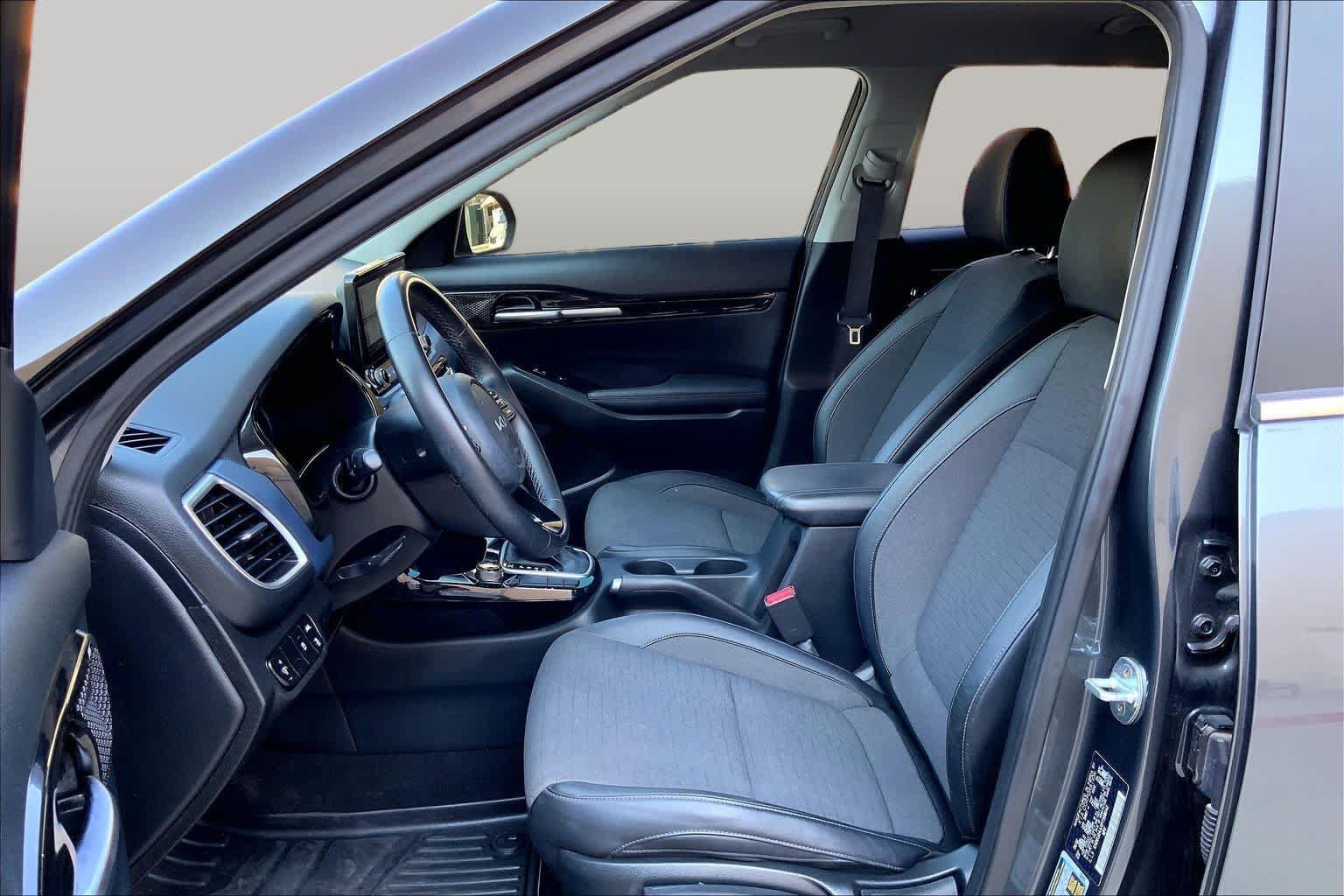 Used 2023 Kia Seltos S w/ Navigation Package FWD image 8