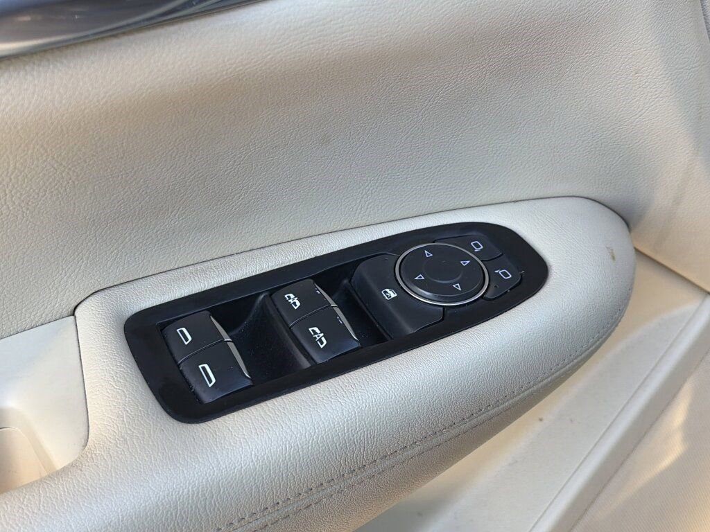 Used 2017 Cadillac XT5 FWD image 22