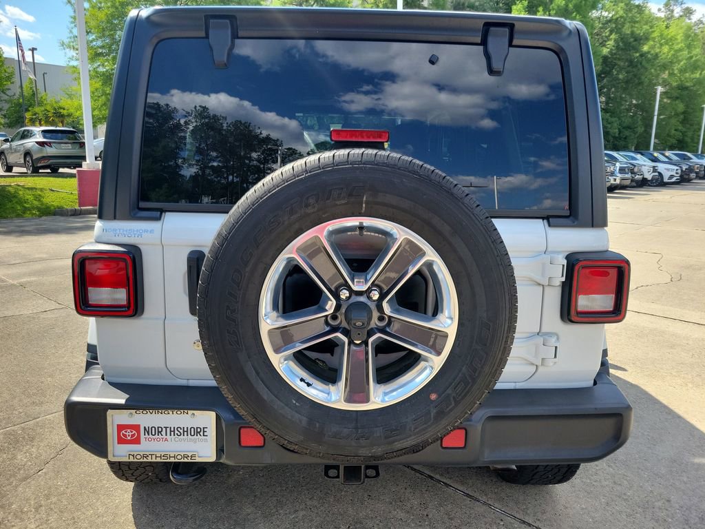 Used 2018 Jeep Wrangler Unlimited Sahara AWD/4WD image 5