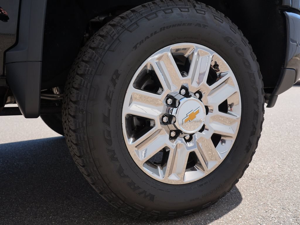 Used 2024 Chevrolet Silverado 3500 High Country w/ High Country Premium Package AWD/4WD image 33