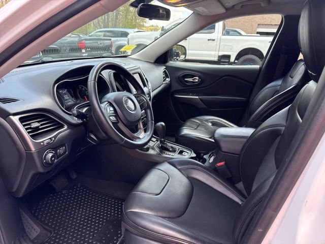 Used 2019 Jeep Cherokee Latitude Plus w/ Cold Weather Group AWD/4WD image 9
