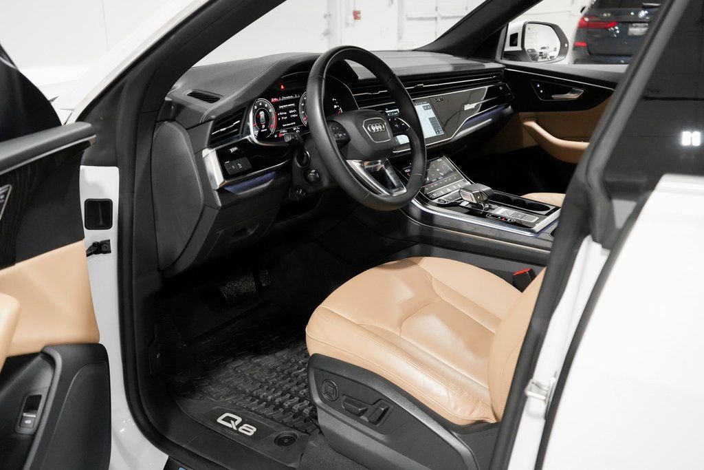 Used 2023 Audi Q8 Premium image 9