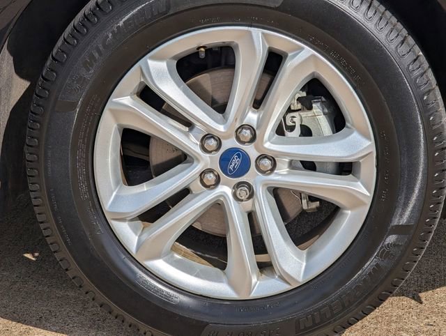 Used 2019 Ford Edge SEL image 10