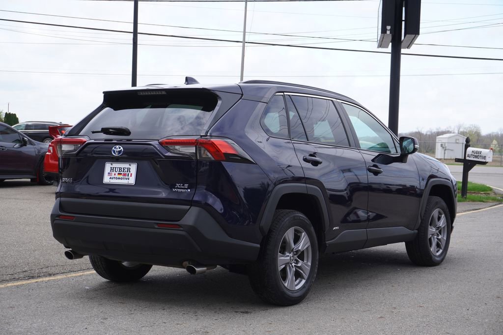 Used 2022 Toyota RAV4 XLE image 7