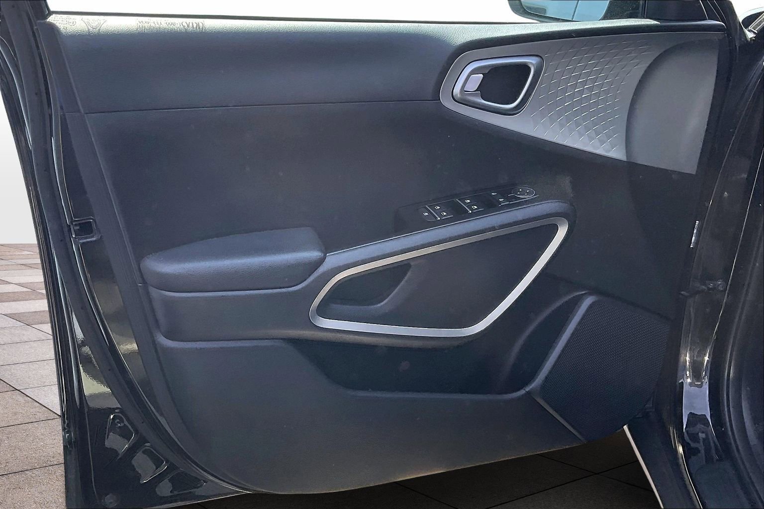 Used 2022 Kia Soul LX image 22