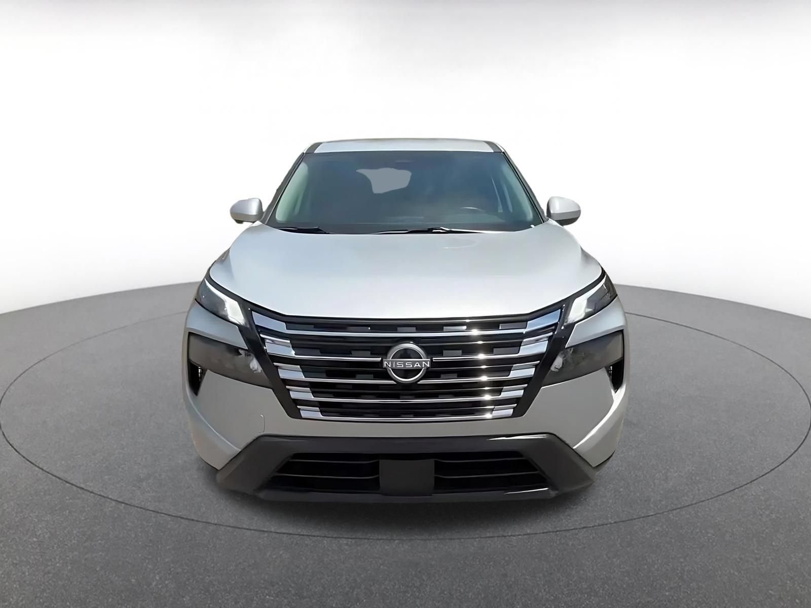 Used 2025 Nissan Rogue SV FWD image 4