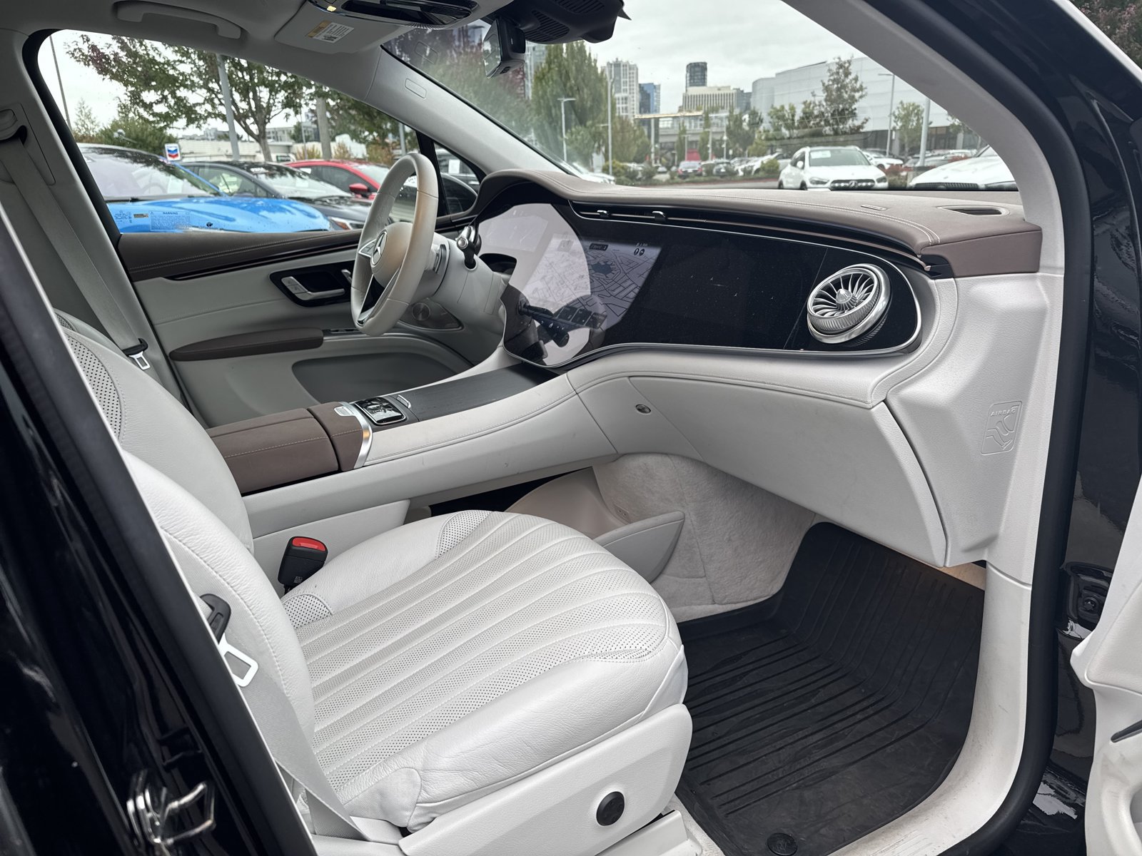 Used 2023 Mercedes-Benz EQS 580 4MATIC SUV image 14