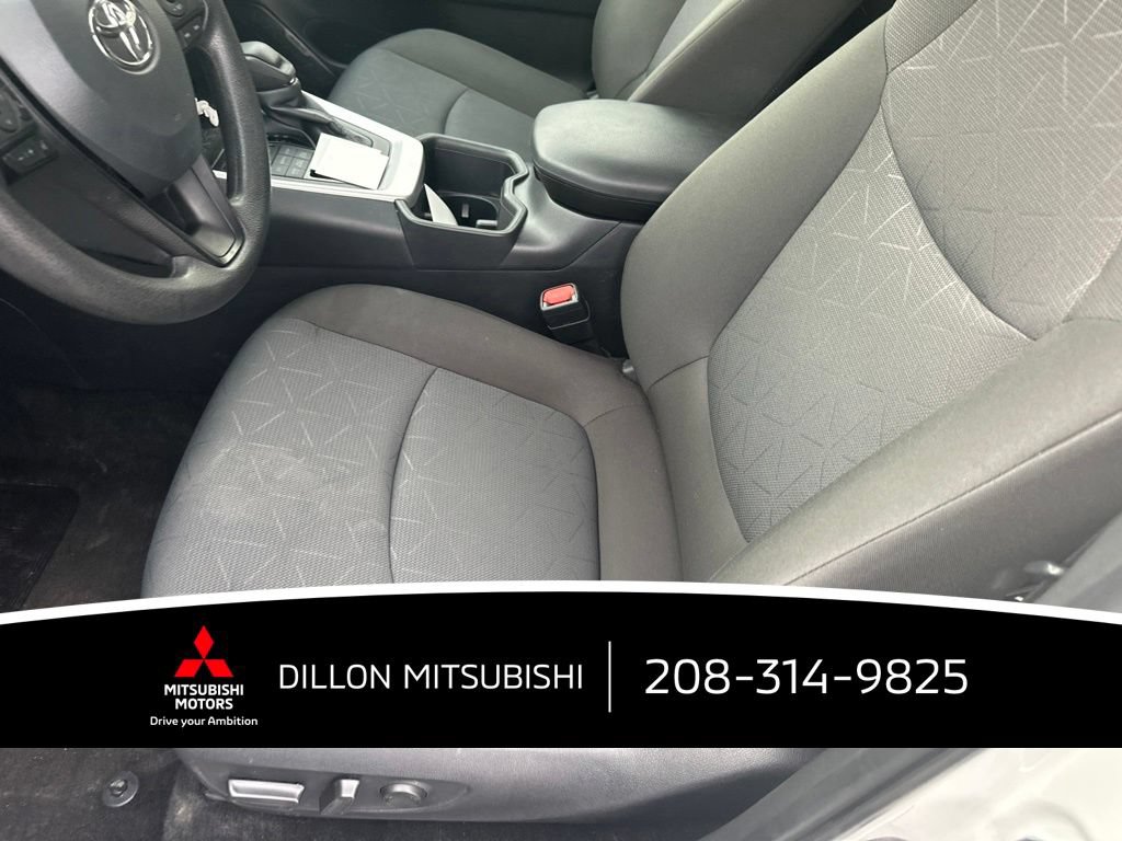 Used 2025 Toyota RAV4 XLE AWD/4WD image 5