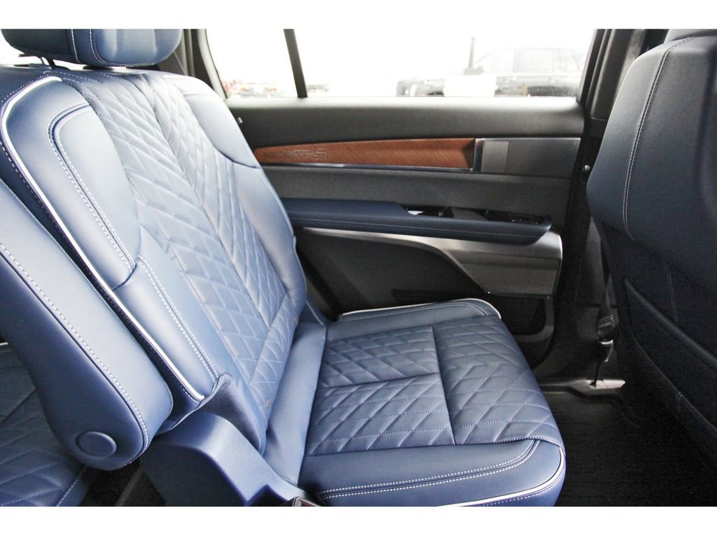 New 2026 Cadillac Vistiq Premium Luxury image 11