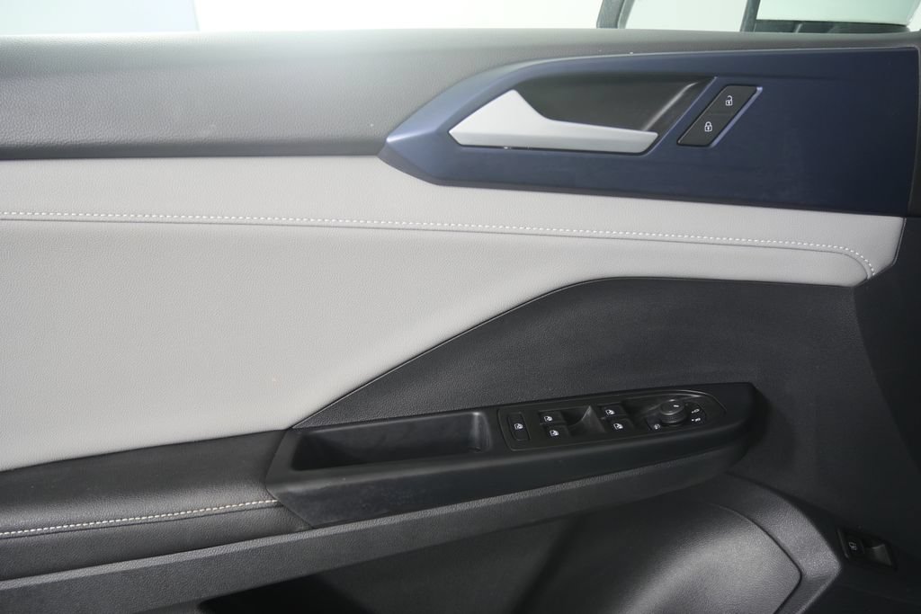Used 2024 Volkswagen Taos SE FWD image 8