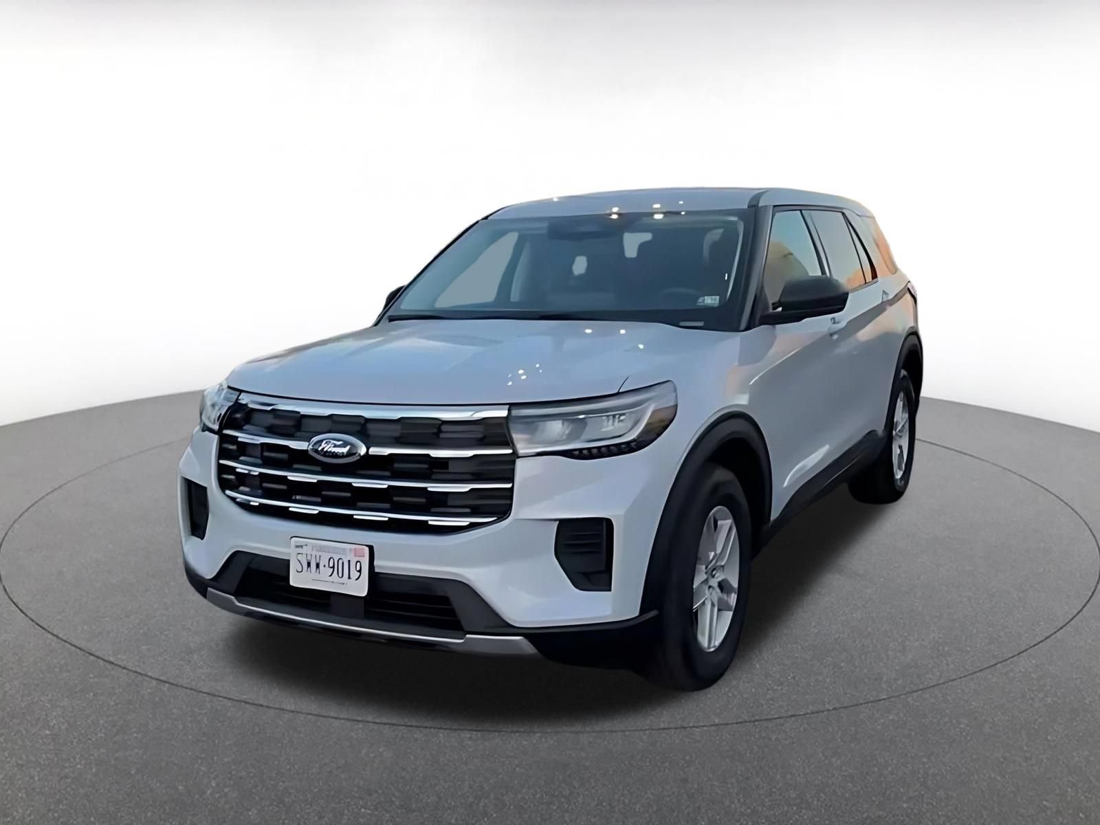 Used 2026 Ford Explorer Active AWD/4WD image 6