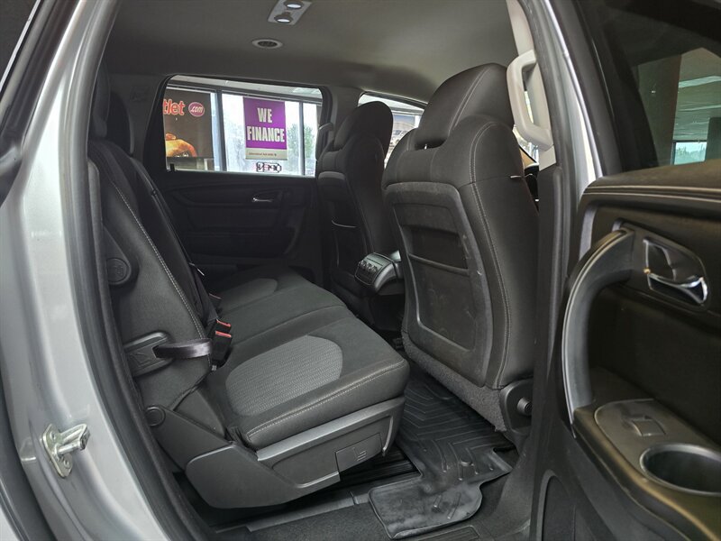 Used 2015 Chevrolet Traverse LT w/ Style and Technology Package FWD image 18