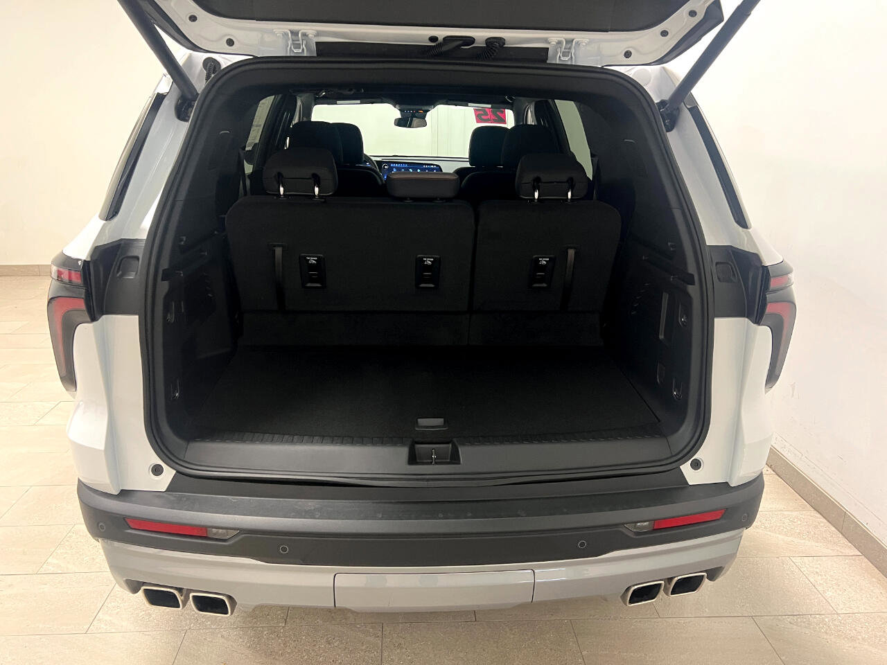 New 2025 Chevrolet Traverse LT image 11