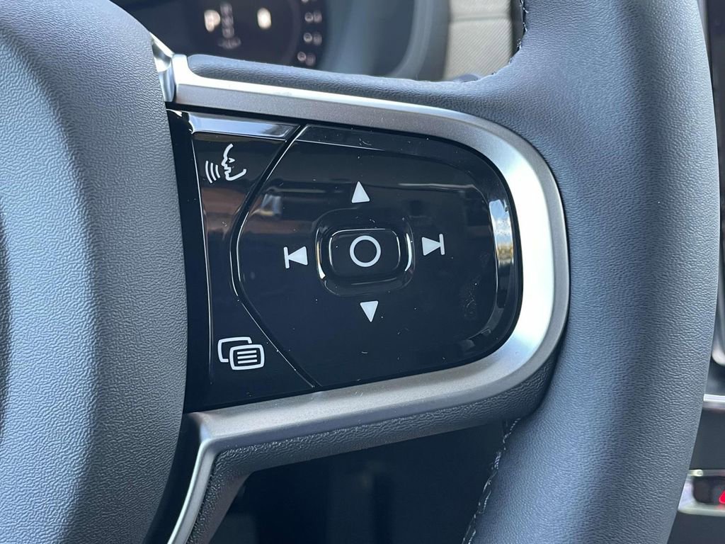 New 2026 Volvo XC90 B6 Plus w/ Protection Package Premier image 12